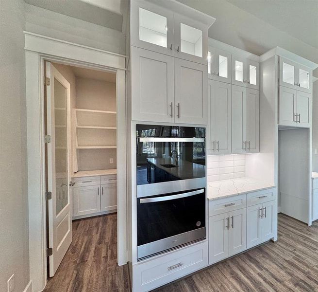 Gorgeous Kitchen with Double Ovens