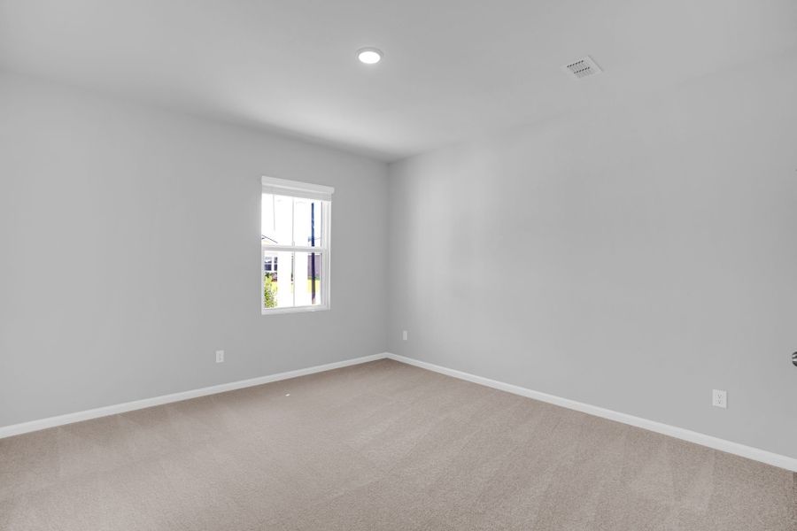 Spacious, unfurnished interior of a new home in Bradford Pointe, Summerville (Image 43).