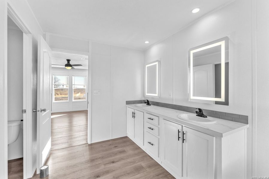 Furnished interior view inside a new home in , La Vernia (Image 5).