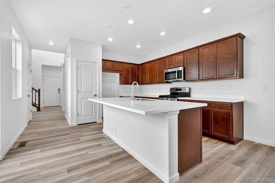 2110 Wagon Wheel Aly ~ Ready Now