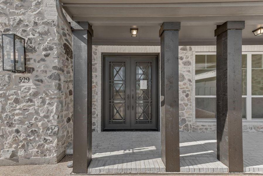 Exterior details and patio area of a home in Heath Golf & Yacht Club, Heath (Image 24).