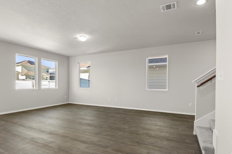 Spacious, unfurnished interior of a new home in Harvest Ridge, Elgin (Image 18).