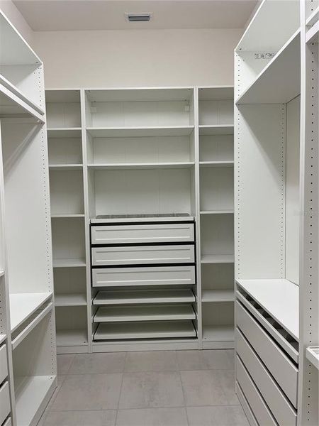 Spacious, unfurnished interior of a new home in , Wesley Chapel (Image 28).