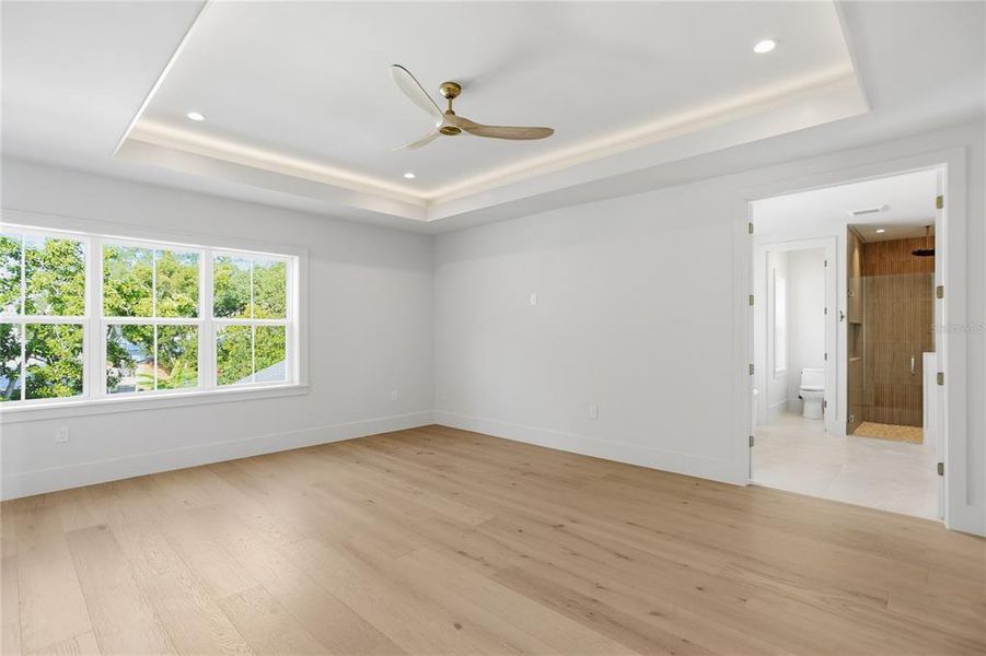 Spacious, unfurnished interior of a new home in , Winter Garden (Image 41).
