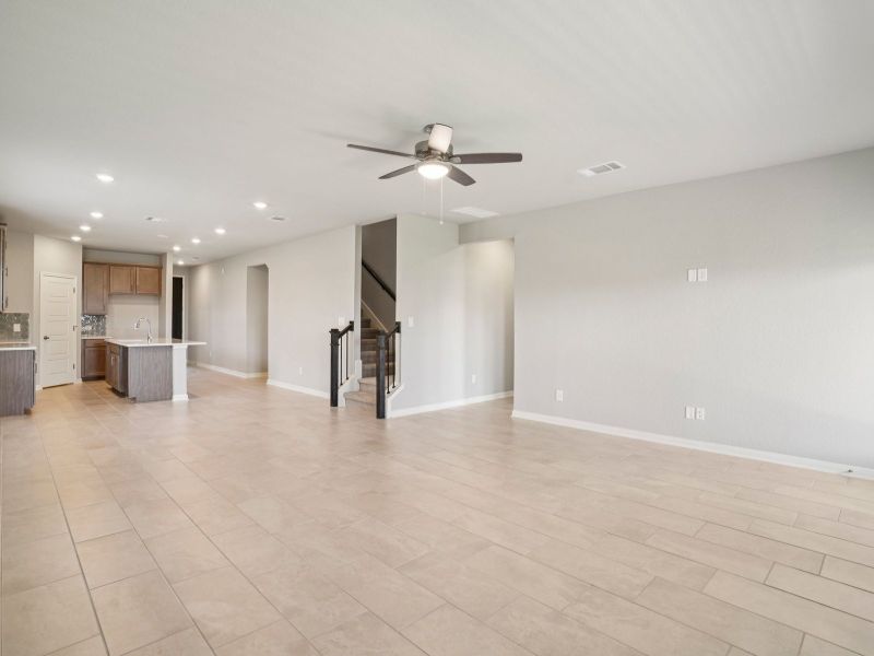 Spacious, unfurnished interior of a new home in Lark Canyon, New Braunfels (Image 16).
