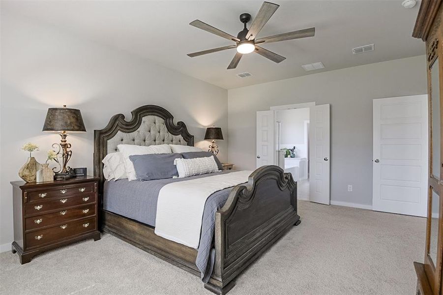 Furnished interior view inside a new home in Dove Hollow, Waxahachie (Image 12).