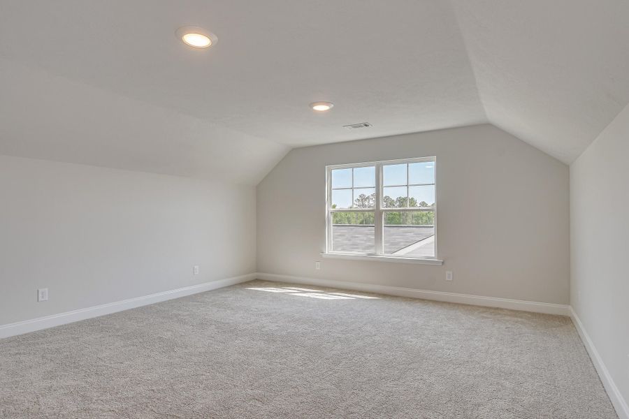 Spacious, unfurnished interior of a new home in , Edgefield (Image 8).