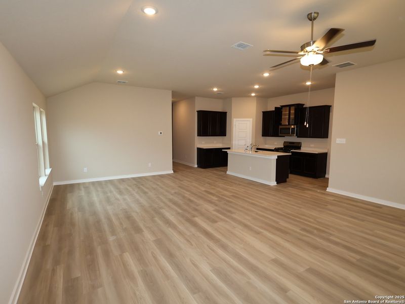 Spacious, unfurnished interior of a new home in Winding Brook, San Antonio (Image 19). Spacious, unfurnished interior of a new home in Winding Brook, San Antonio (Image 19).