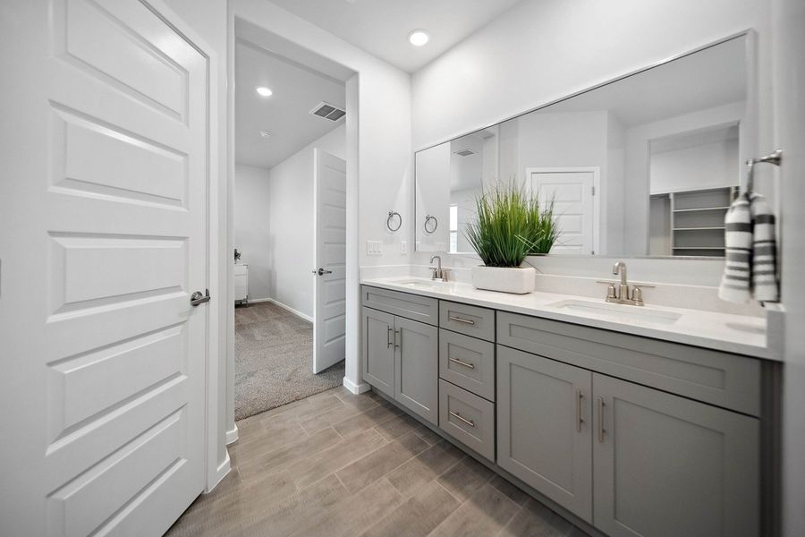 Representative furnished interior of a home built from the Roswell by Hakes Brothers in Summer Sky North, El Paso (Image 7).