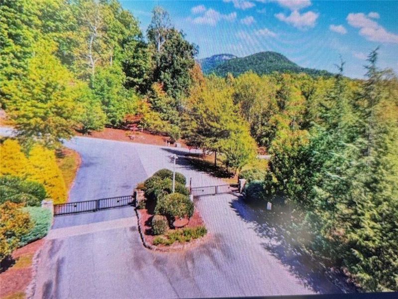 Natural landscape and outdoor views near  in Cleveland (Image 70).