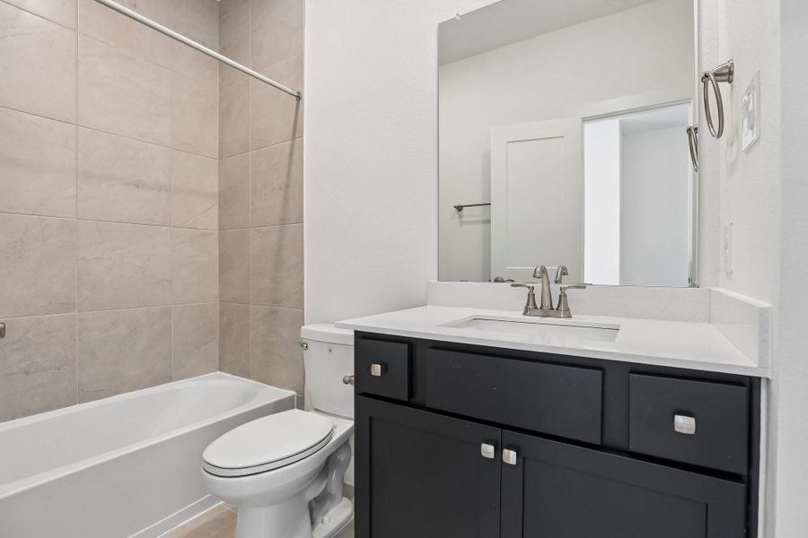 Furnished interior view inside a new home in Sienna 45', Missouri City (Image 32).