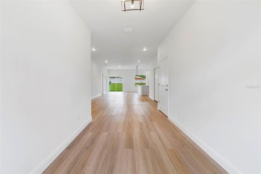 Spacious, unfurnished interior of a new home in , Deland (Image 16).