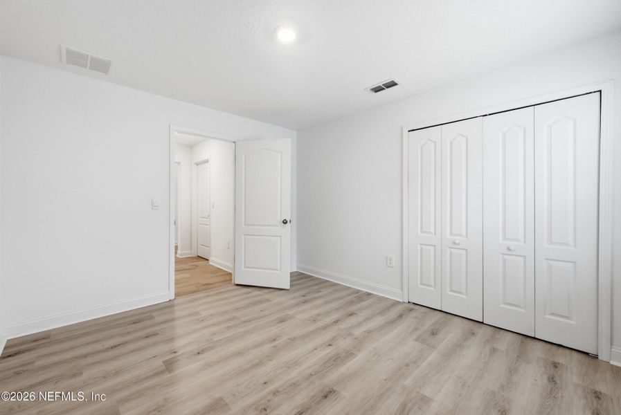 Spacious, unfurnished interior of a new home in Cross Creek, Green Cove Springs (Image 34).