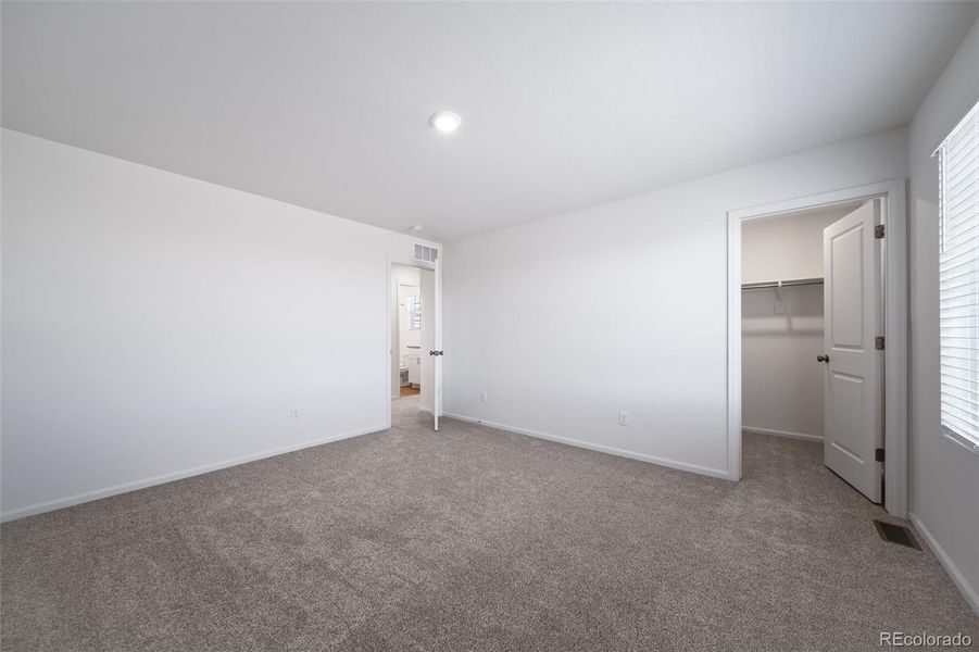 Spacious, unfurnished interior of a new home in , Aurora (Image 26).