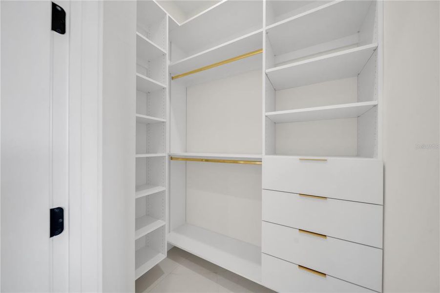 Spacious, unfurnished interior of a new home in , Cape Coral (Image 31).