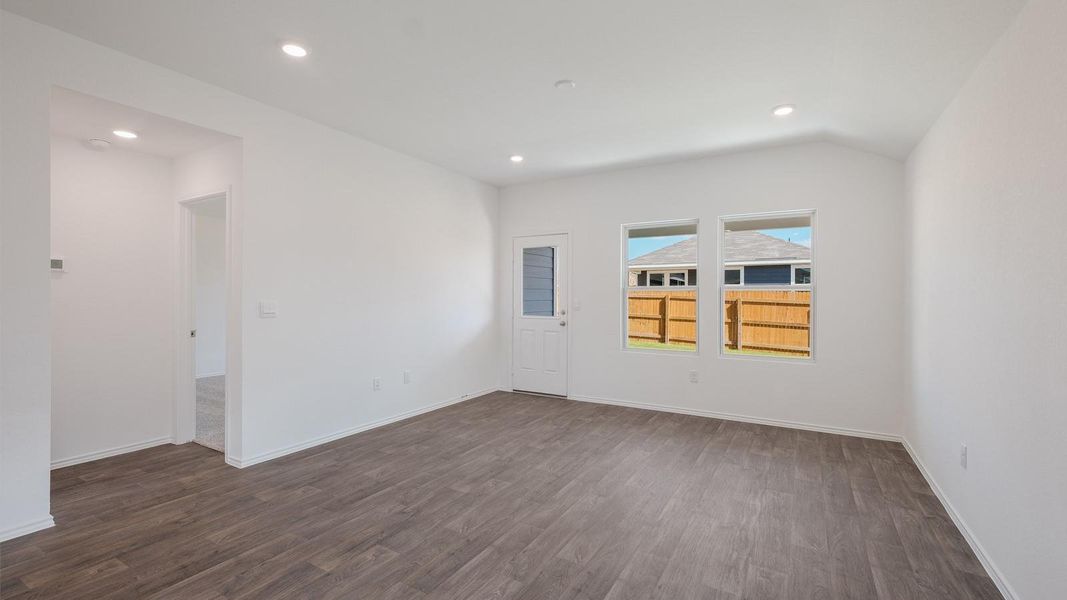 Spacious, unfurnished interior of a new home in Durango, Mustang Ridge (Image 20).