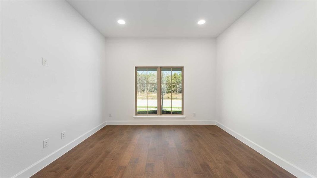 Spacious, unfurnished interior of a new home in Somerset Park 80', Rockwall (Image 17).