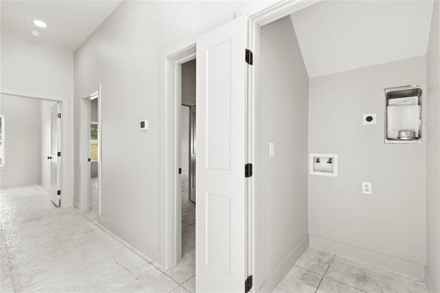 Spacious, unfurnished interior of a new home in , Mineola (Image 20).