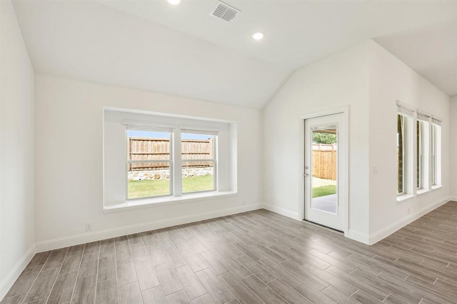 Spacious, unfurnished interior of a new home in Somerset, Venus (Image 21).