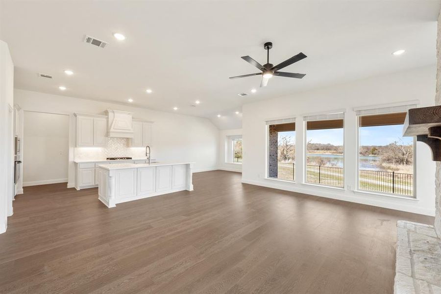 Spacious, unfurnished interior of a new home in Villages of Hurricane Creek, Anna (Image 31).