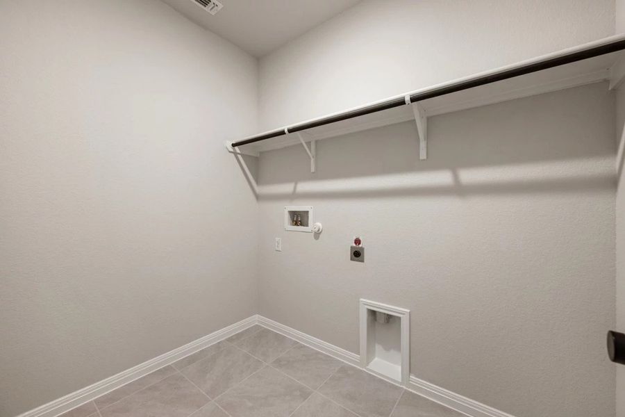 Spacious, unfurnished interior of a new home in Berry Creek Highlands, Georgetown (Image 25).