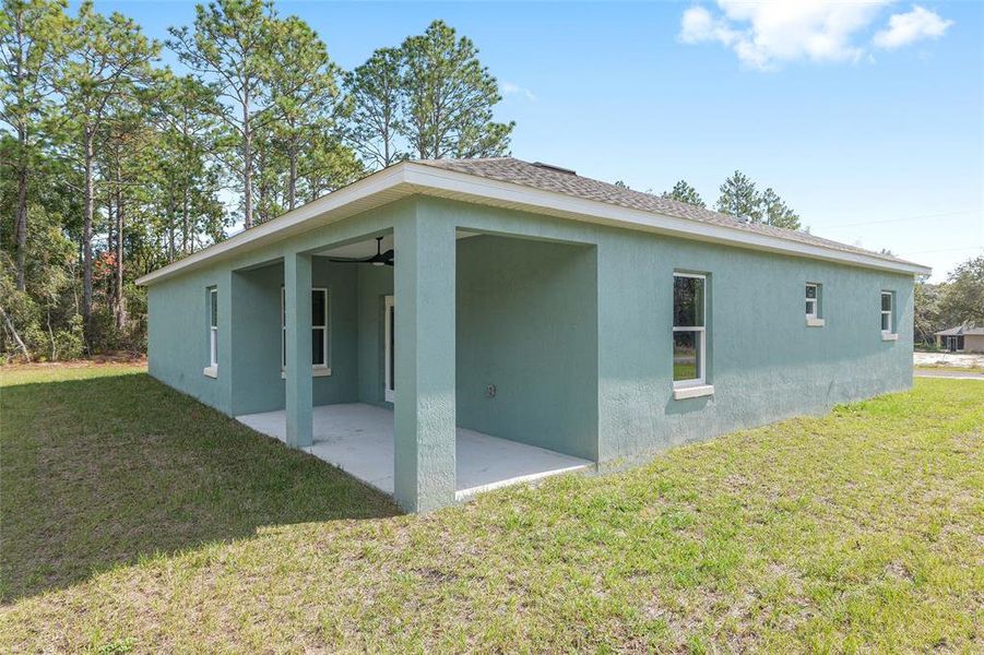 Exterior details and patio area of a home in , Citrus Springs (Image 4).