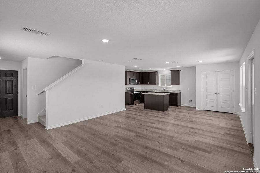 Spacious, unfurnished interior of a new home in Lily Springs, Seguin (Image 23).