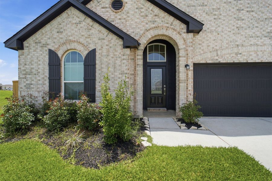Exterior details and patio area of a home in River Ranch Meadows, Dayton (Image 3).