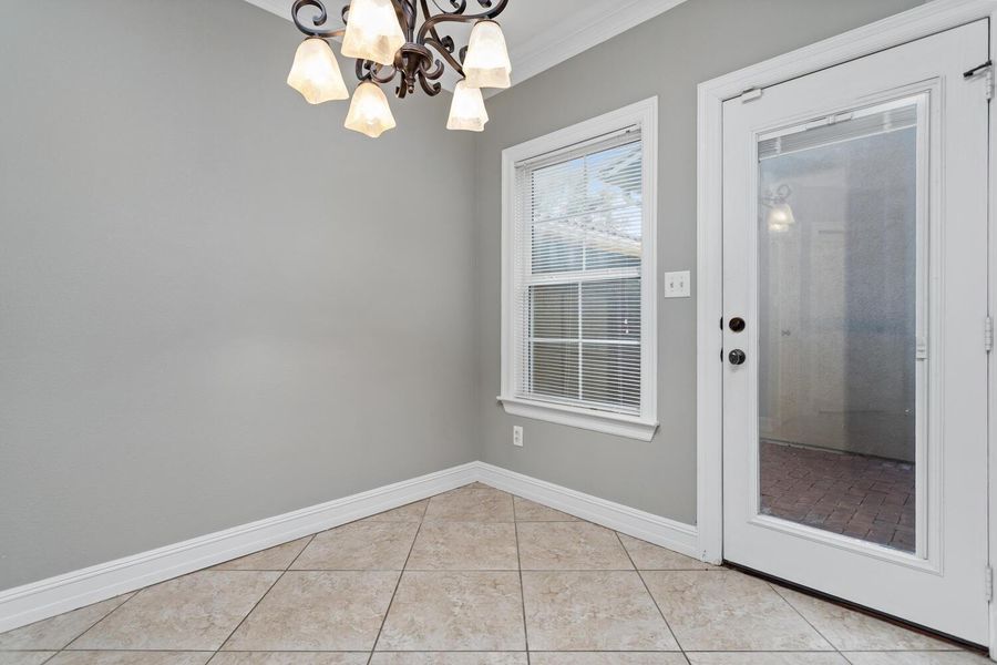 Spacious, unfurnished interior of a new home in , Beaumont (Image 24).