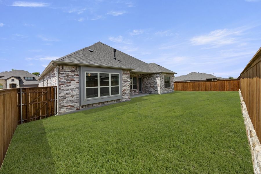 Exterior details and patio area of a home in River Ranch, Van Alstyne (Image 19).