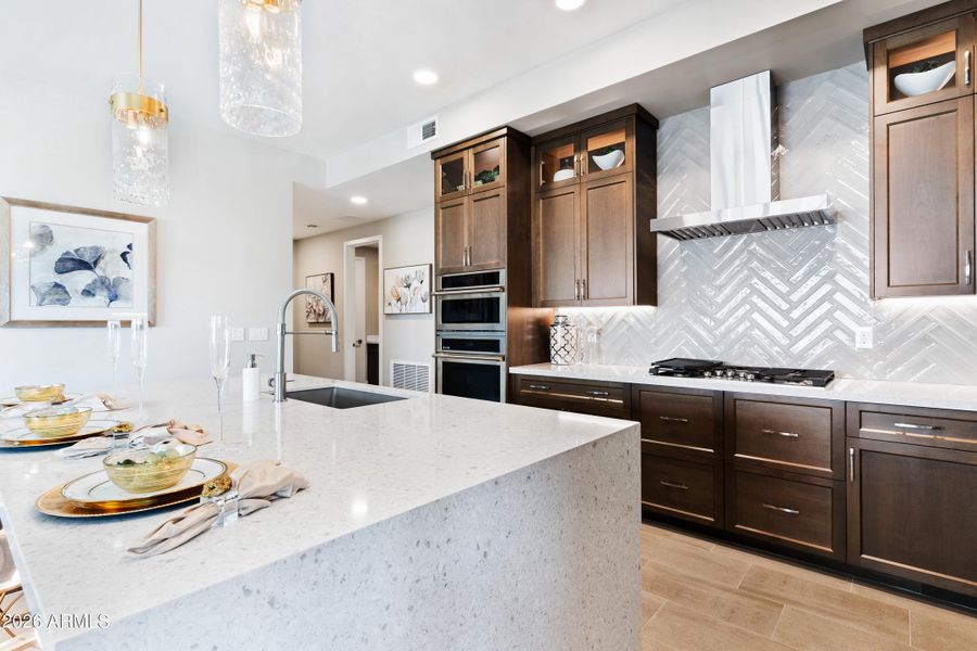 TheLuxeValentino5mb-00521