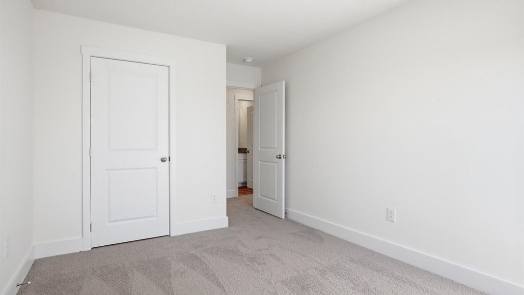 Spacious, unfurnished interior of a new home in Millstone Village, Morristown (Image 21).