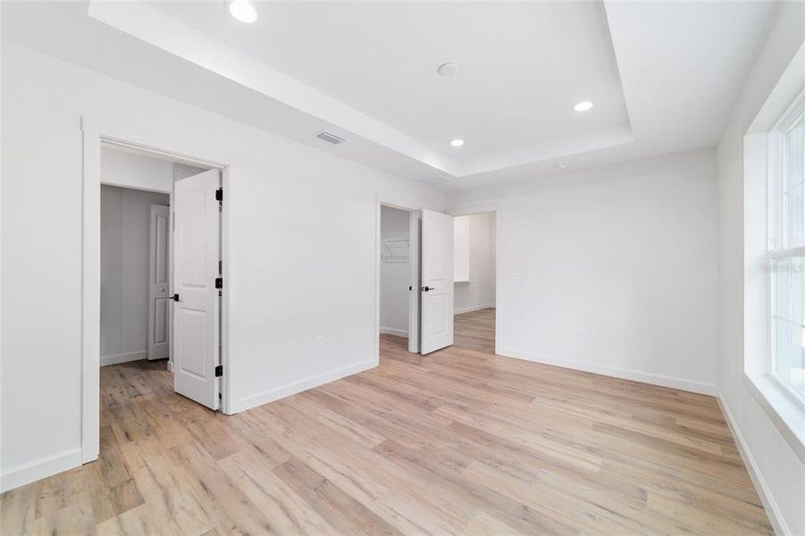 Spacious, unfurnished interior of a new home in , Ocala (Image 31).