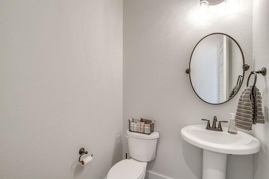 Furnished interior view inside a new home in , Waxahachie (Image 34).