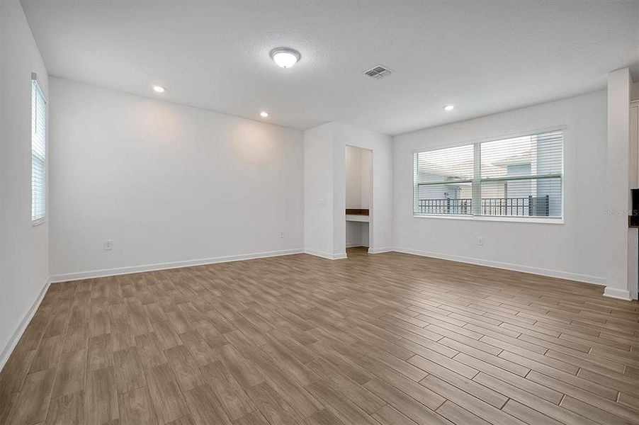 Spacious, unfurnished interior of a new home in , Orlando (Image 20).