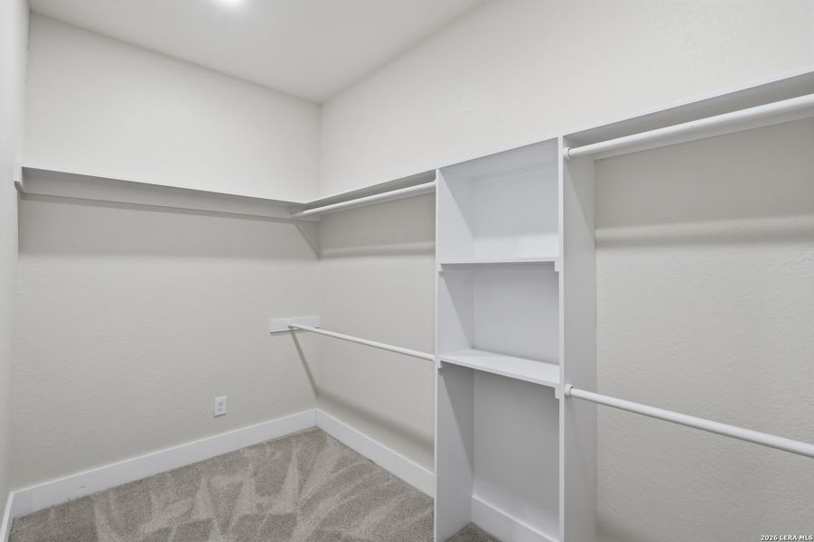 Spacious, unfurnished interior of a new home in , Bandera (Image 16).