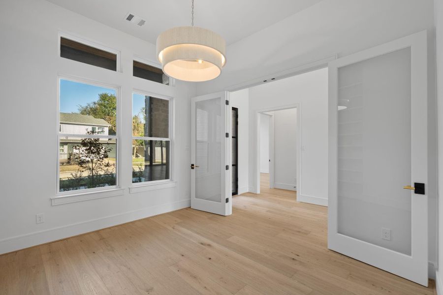 Spacious, unfurnished interior of a new home in , Houston (Image 32).