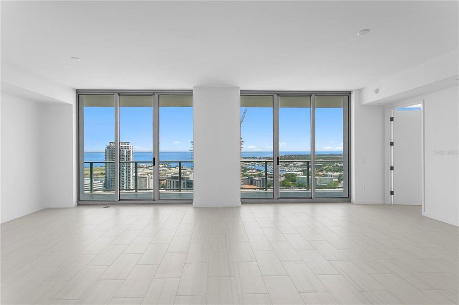 Spacious, unfurnished interior of a new home in , St. Petersburg (Image 22).