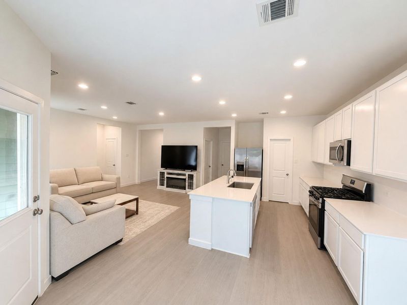 living room/kitchen