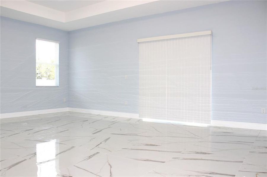 Spacious, unfurnished interior of a new home in , Tampa (Image 21).
