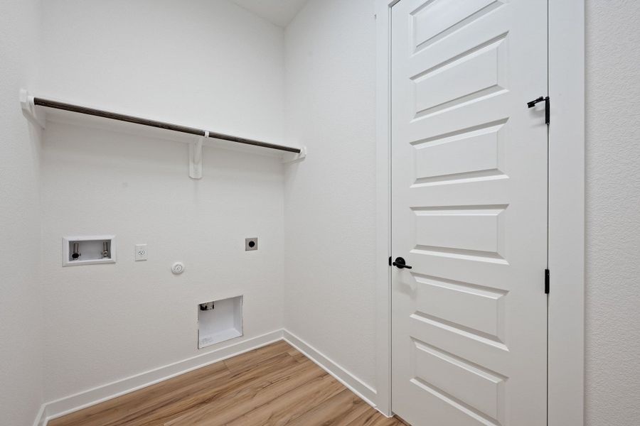 Spacious, unfurnished interior of a new home in Wolf Ranch, Georgetown (Image 47).