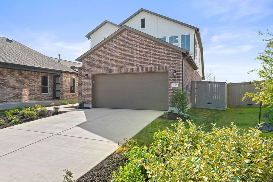 Image 43 of a home in Flora.