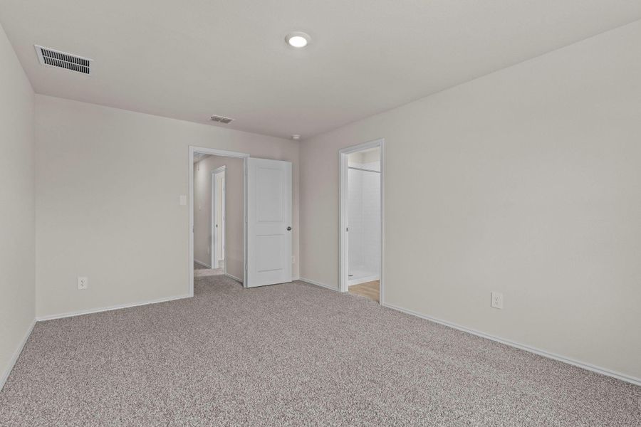 Spacious, unfurnished interior of a new home in Sunset Oaks, Maxwell (Image 14).