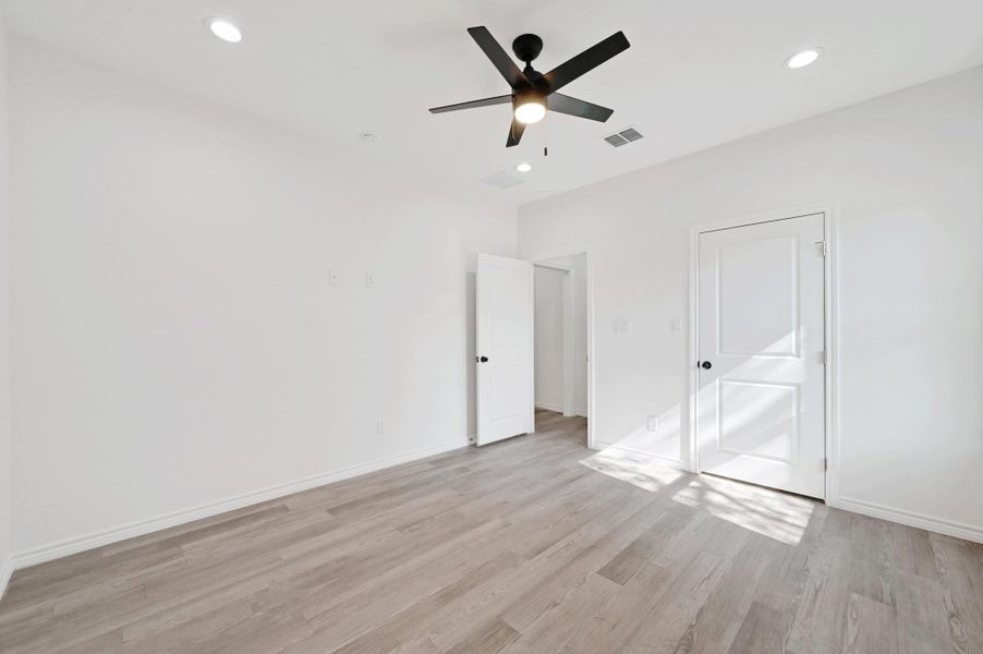 Spacious, unfurnished interior of a new home in , Wimberley (Image 24).