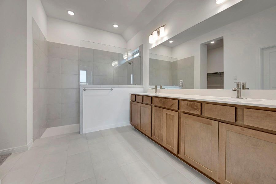 Furnished interior view inside a new home in Beacon Point at Lago Mar 50’ Homesites, Texas City (Image 10).