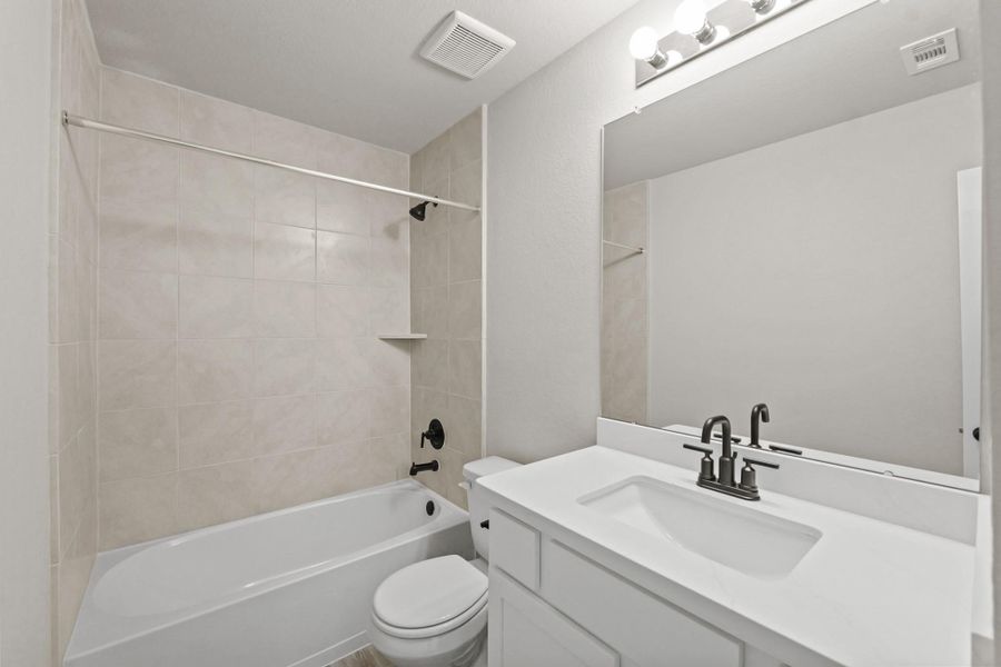 Hall bath 2 (*Photo not of actual home and used for illustration purposes only.)