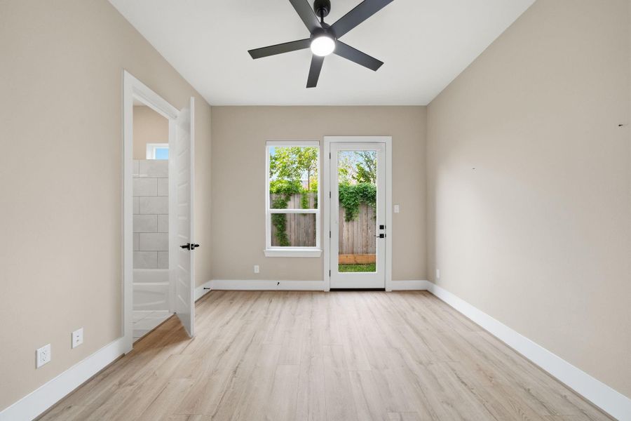 Spacious, unfurnished interior of a new home in , Houston (Image 28).