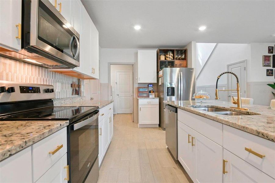 Furnished interior view inside a new home in , Plant City (Image 9).