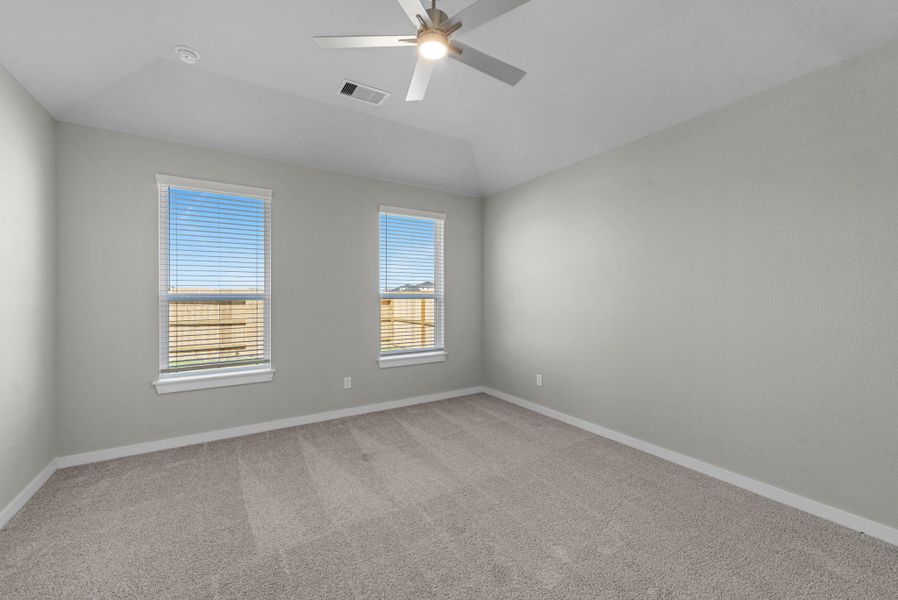 Spacious, unfurnished interior of a new home in Sunterra Lakes, Brookshire (Image 21).