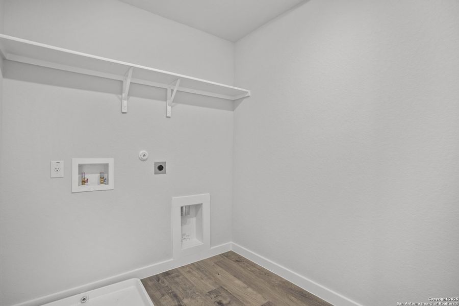 Spacious, unfurnished interior of a new home in Rosemont Hill, San Antonio (Image 18).